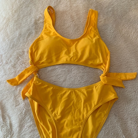 Zaful cut out on piece swim suit - Picture 2 of 6